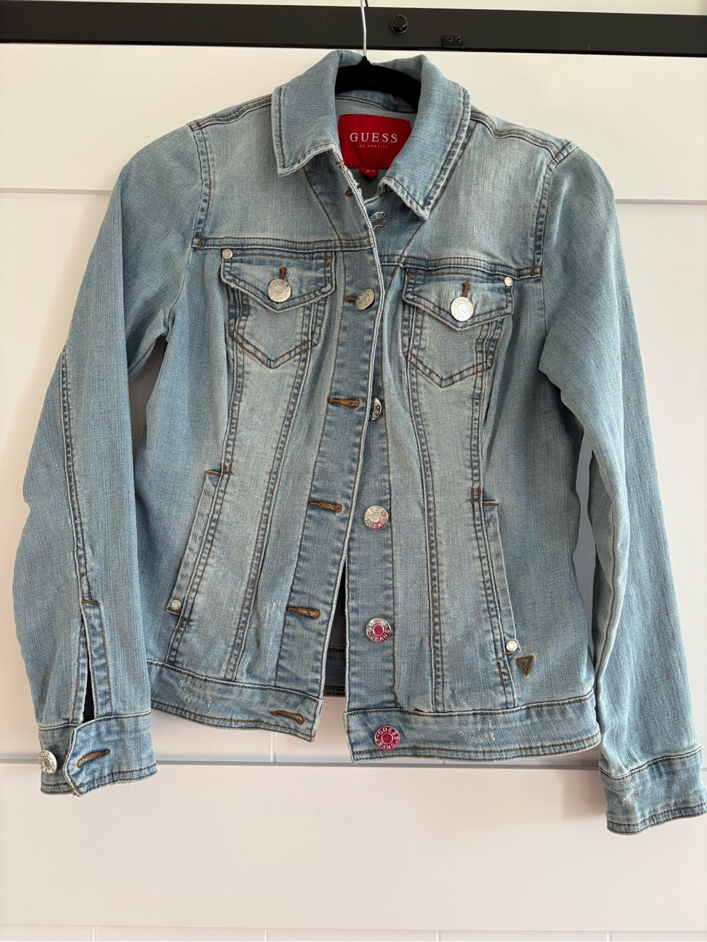 GUESS Light Wash Blue Denim Jacket - Women's Classic Trucker